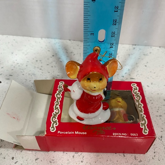Vintage Elegance Christmas Figurines Set Of 2 Mice Christmas Mice Santa helpers - Picture 7 of 8